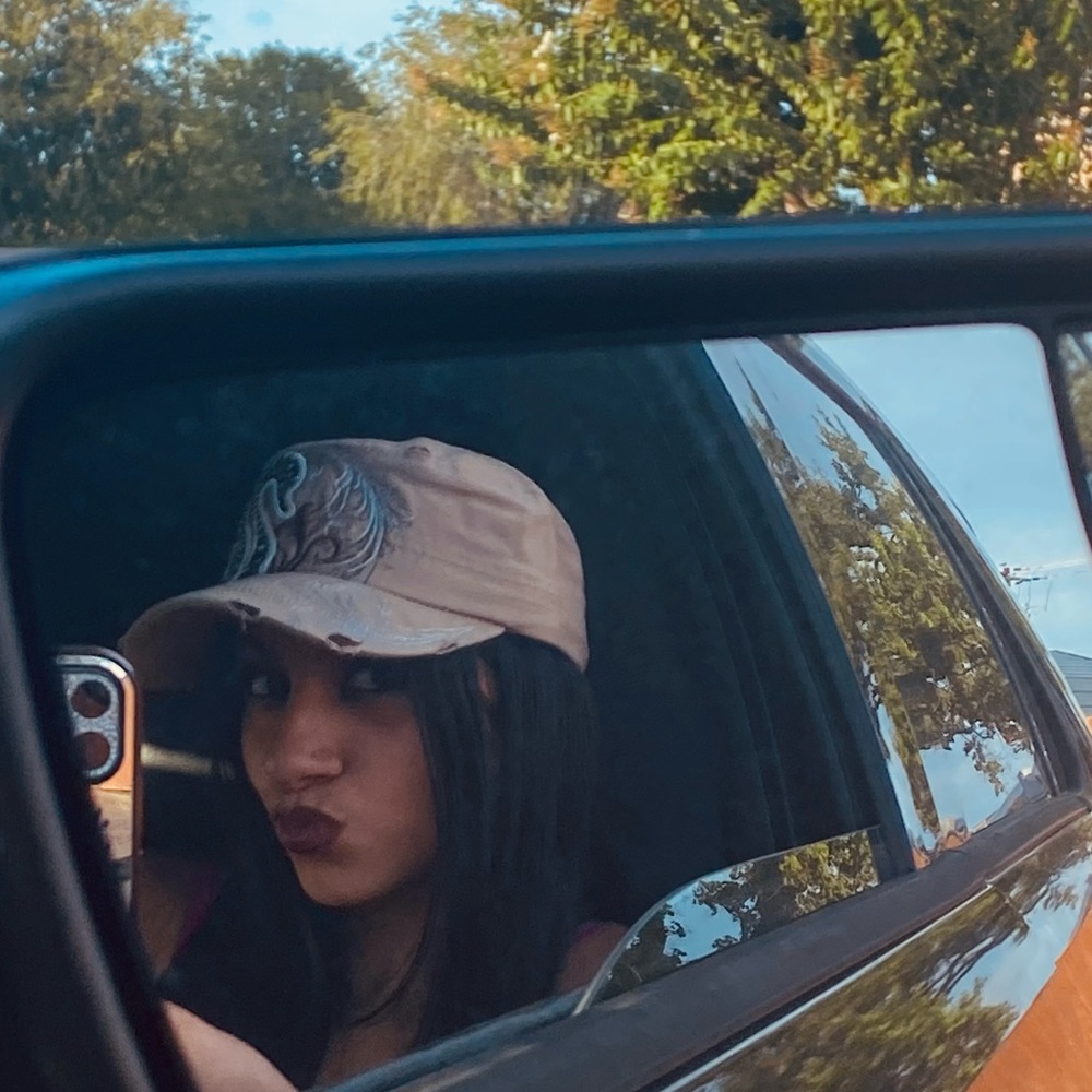 Meet your Posher, Ebony